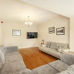 114 Craig Walk - Sleeps 10 *