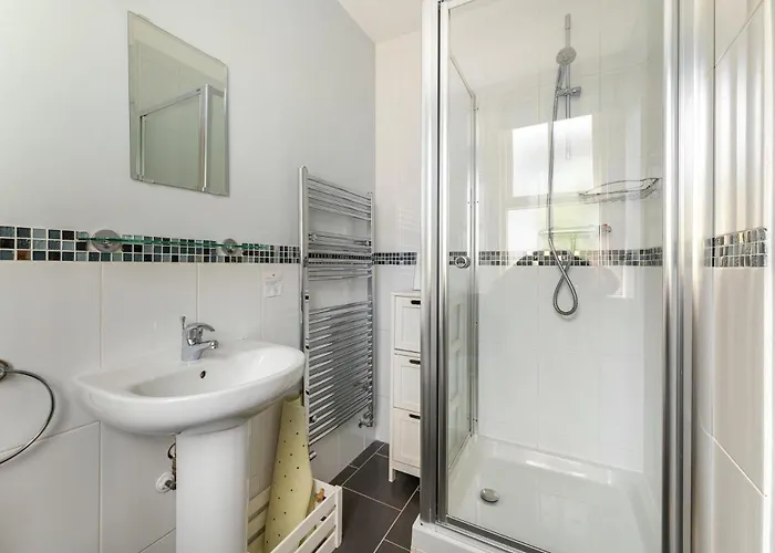 114 Craig Walk - Sleeps 10 *