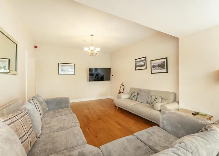 114 Craig Walk - Sleeps 10 *