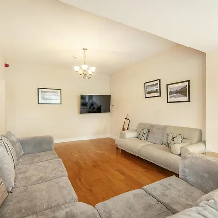 114 Craig Walk - Sleeps 10 *