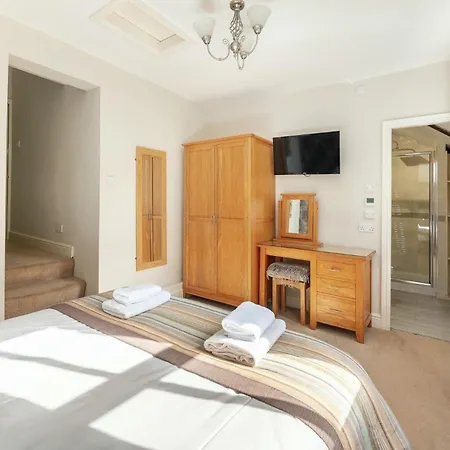 114 Craig Walk - Sleeps 10 Holiday home *