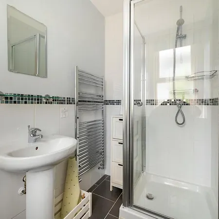 114 Craig Walk - Sleeps 10 *